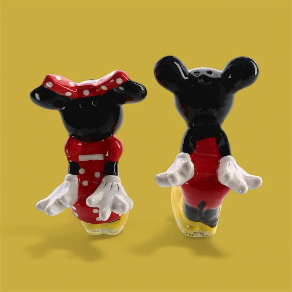 Disney Mickey & Minnie Mouse Kissing Salt & Pepper Shaker Set Ceramic